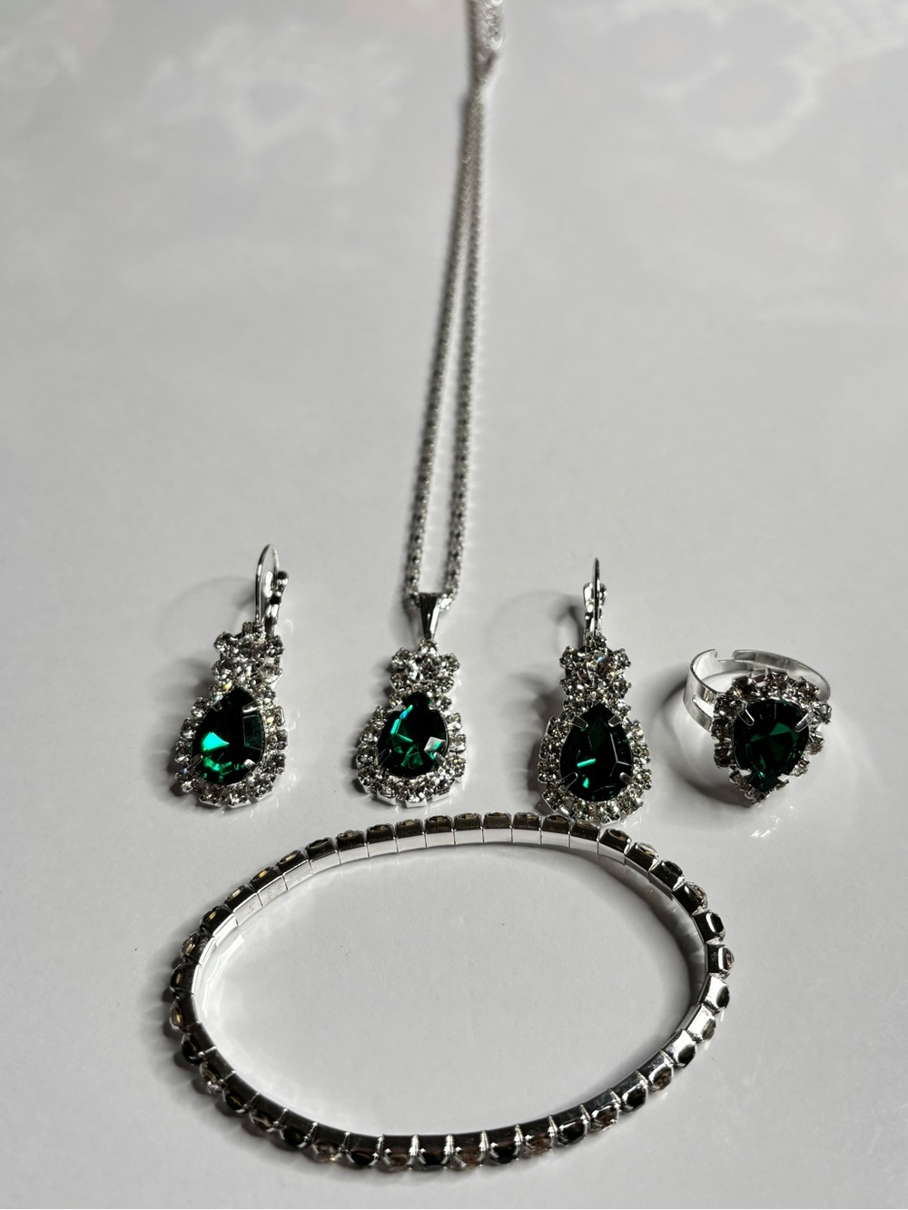 Emerald Green Teardrop WTH white simulated zirconia and silvery base 4 Pc Set